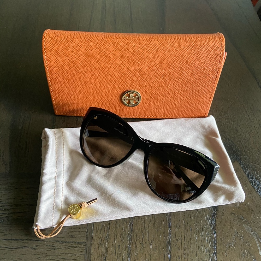 Like new! Tory Burch Black Sunglasses